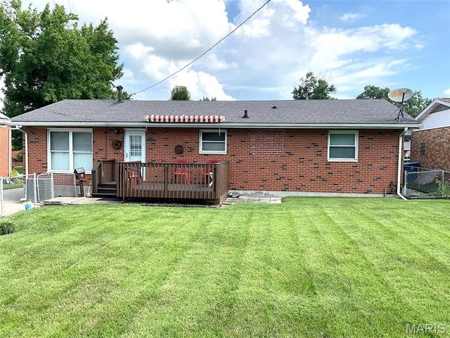22 Lakeview Drive, Pontoon Beach, IL 62040
