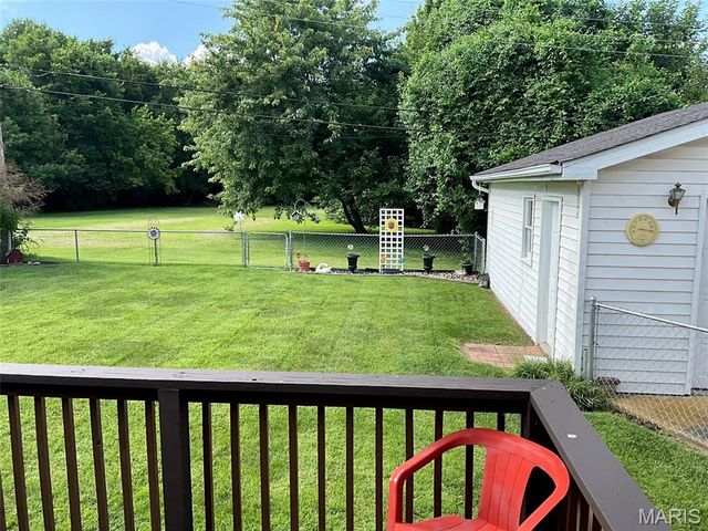 22 Lakeview Drive, Pontoon Beach, IL 62040