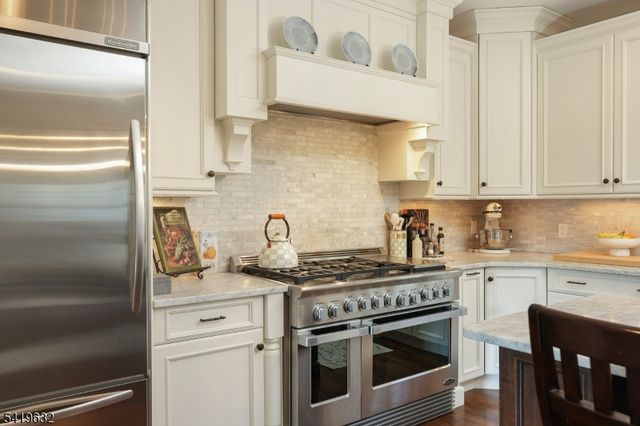 23 Galloping Hill Rd, Bernards Twp., NJ 07920