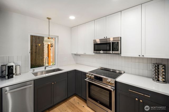 4028 5th Avenue NE, Seattle, WA 98105