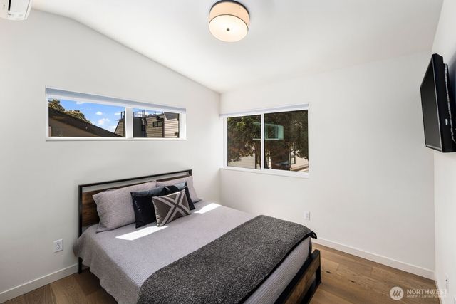 4028 5th Avenue NE, Seattle, WA 98105