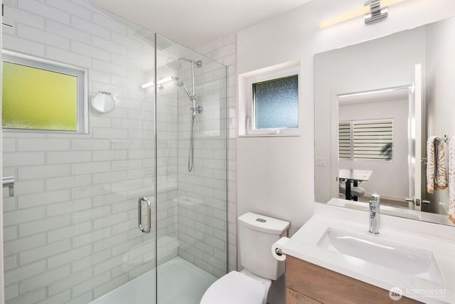 4028 5th Avenue NE, Seattle, WA 98105