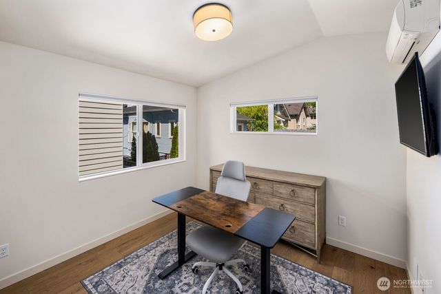 4028 5th Avenue NE, Seattle, WA 98105