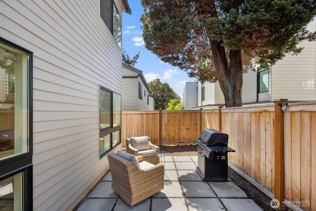 4028 5th Avenue NE, Seattle, WA 98105