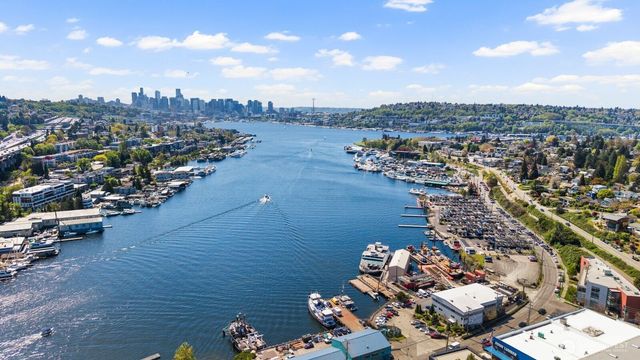 4028 5th Avenue NE, Seattle, WA 98105