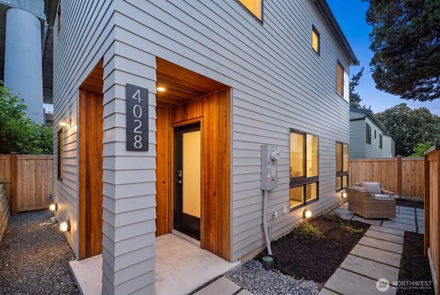 4028 5th Avenue NE, Seattle, WA 98105