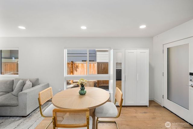 4028 5th Avenue NE, Seattle, WA 98105
