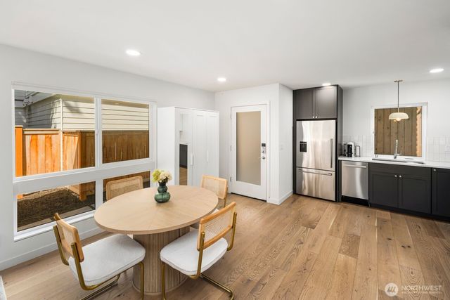 4028 5th Avenue NE, Seattle, WA 98105