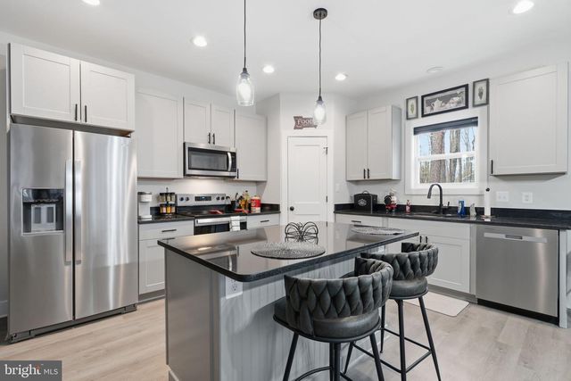 107 PINEWOOD LN, Colonial Beach, VA 22443