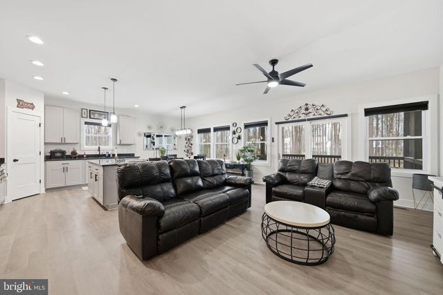 107 PINEWOOD LN, Colonial Beach, VA 22443