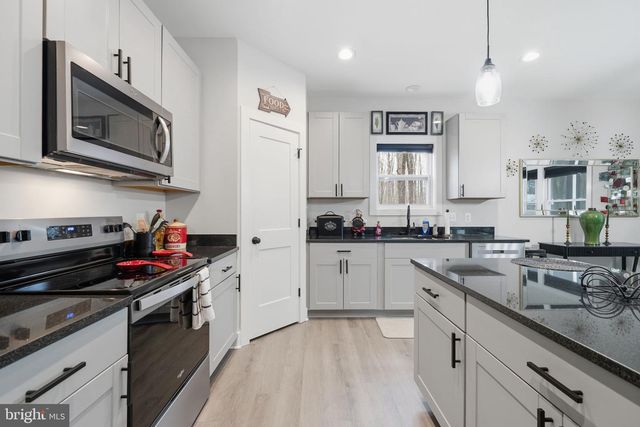 107 PINEWOOD LN, Colonial Beach, VA 22443