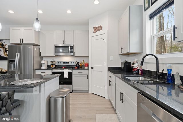 107 PINEWOOD LN, Colonial Beach, VA 22443