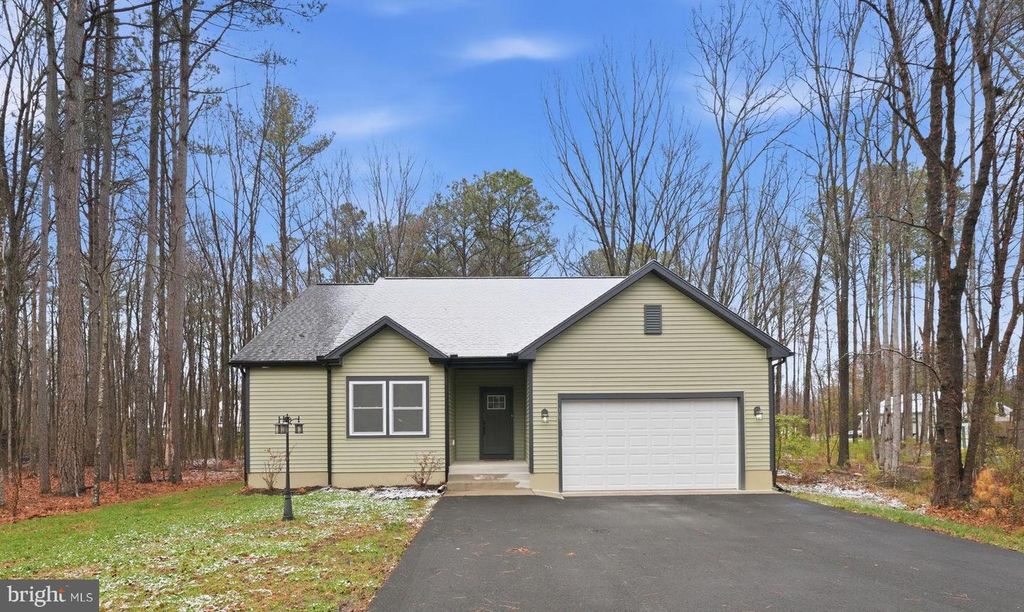 107 PINEWOOD LN, Colonial Beach, VA 22443