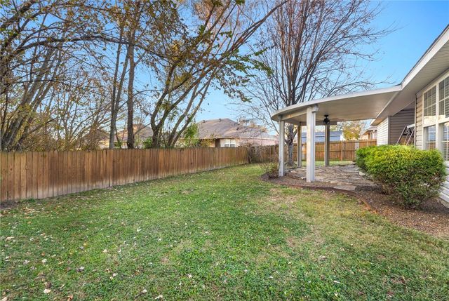 1802 SW E Street, Bentonville, AR 72712