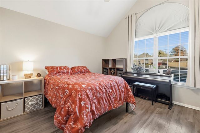 1802 SW E Street, Bentonville, AR 72712