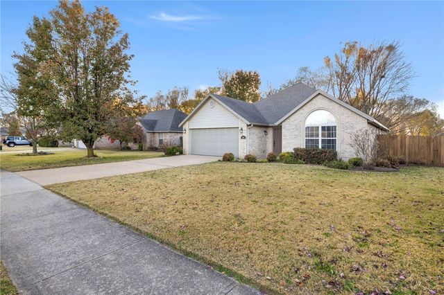 1802 SW E Street, Bentonville, AR 72712