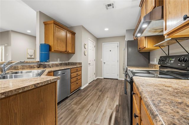 1802 SW E Street, Bentonville, AR 72712