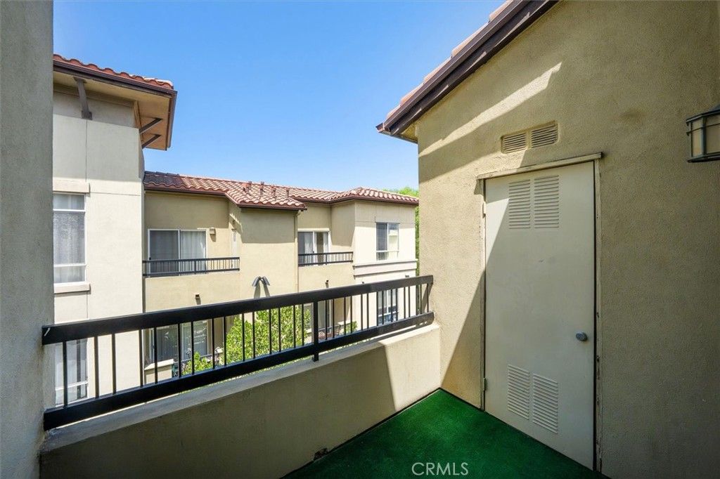 Image 10 of property listing at 24535 Town Center Drive 6402, Valencia, CA 91355