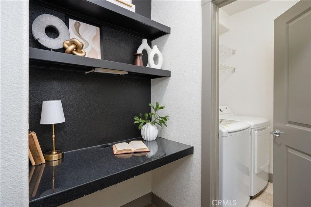 Image 19 of property listing at 24535 Town Center Drive 6402, Valencia, CA 91355