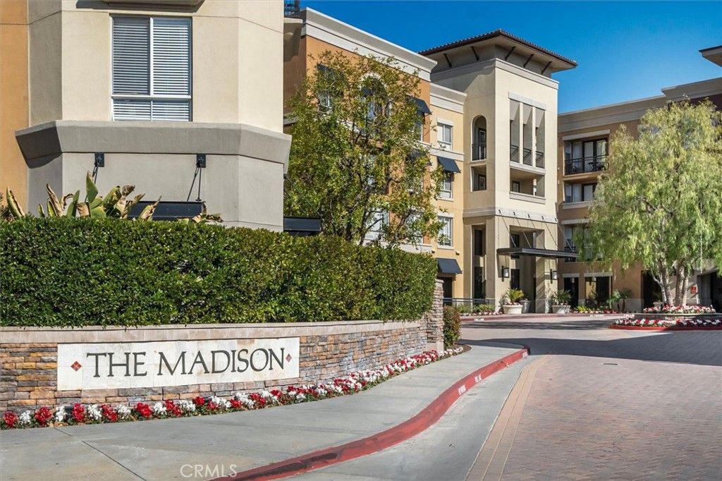Image 2 of property listing at 24535 Town Center Drive 6402, Valencia, CA 91355