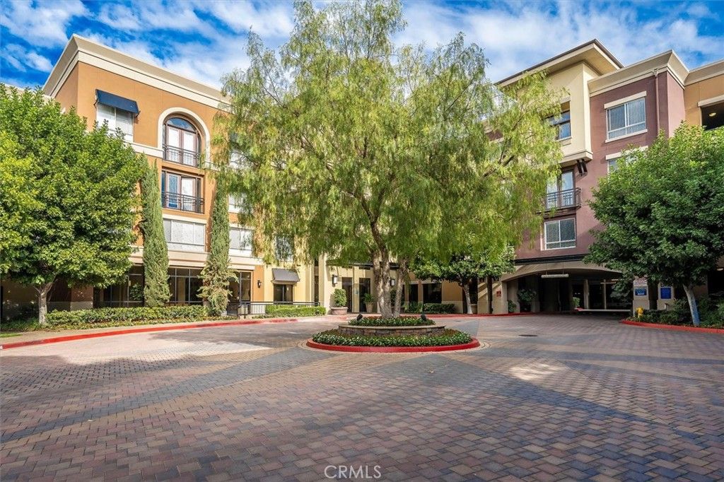 Image 28 of property listing at 24535 Town Center Drive 6402, Valencia, CA 91355
