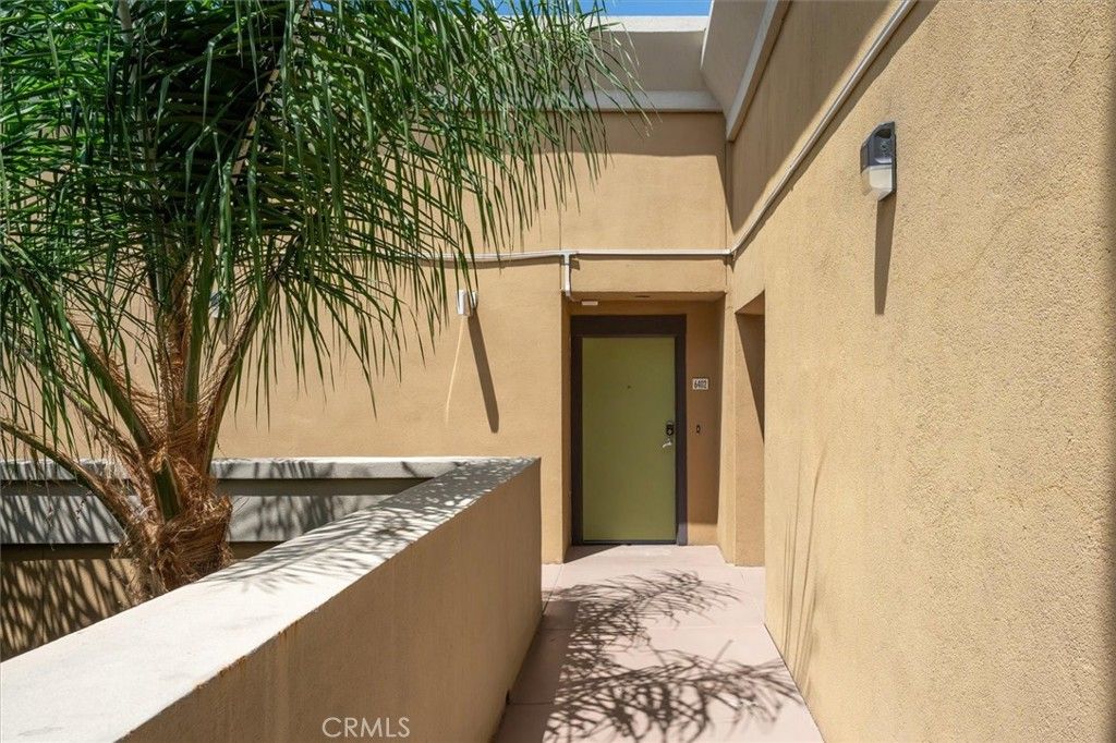 Image 3 of property listing at 24535 Town Center Drive 6402, Valencia, CA 91355