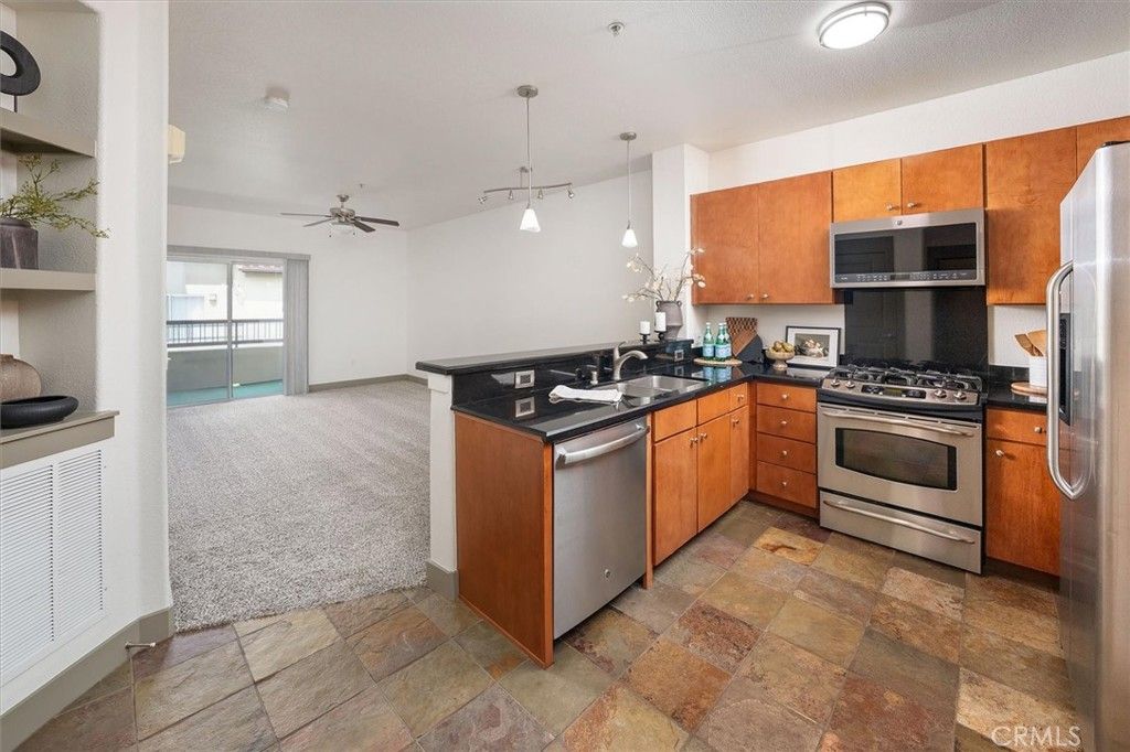 Image 4 of property listing at 24535 Town Center Drive 6402, Valencia, CA 91355