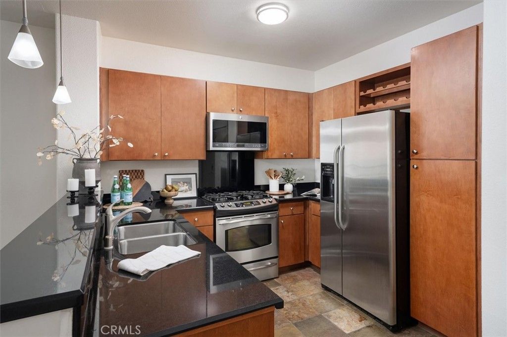 Image 6 of property listing at 24535 Town Center Drive 6402, Valencia, CA 91355