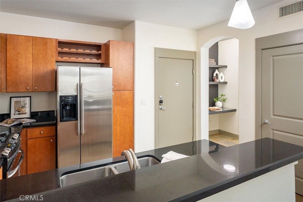 Image 7 of property listing at 24535 Town Center Drive 6402, Valencia, CA 91355