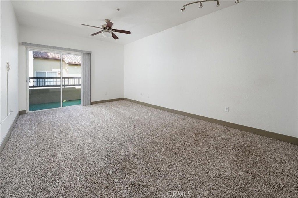 Image 9 of property listing at 24535 Town Center Drive 6402, Valencia, CA 91355