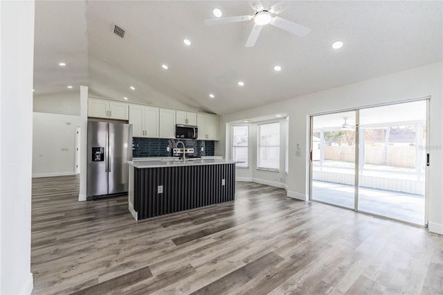 413 VINEYARD DRIVE, Lakeland, FL 33809