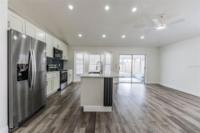 413 VINEYARD DRIVE, Lakeland, FL 33809