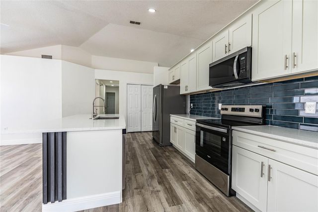 413 VINEYARD DRIVE, Lakeland, FL 33809