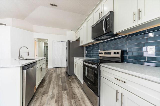 413 VINEYARD DRIVE, Lakeland, FL 33809