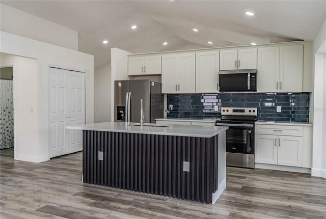 413 VINEYARD DRIVE, Lakeland, FL 33809