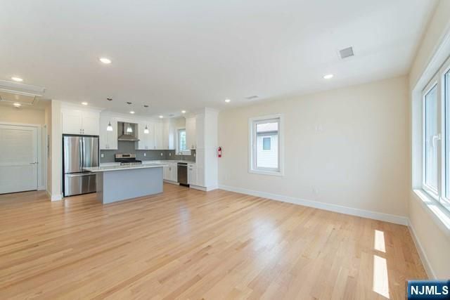 33 Van Dyke Street, Wallington, NJ 07057