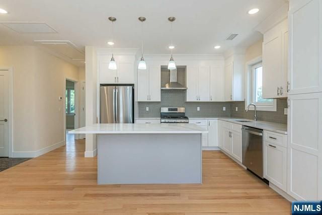 33 Van Dyke Street, Wallington, NJ 07057