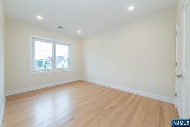 33 Van Dyke Street, Wallington, NJ 07057