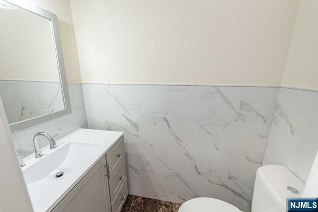 33 Van Dyke Street, Wallington, NJ 07057