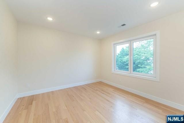 33 Van Dyke Street, Wallington, NJ 07057