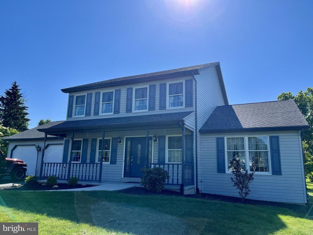 2 AUBURN CIRCLE, Boiling Springs, PA 17007