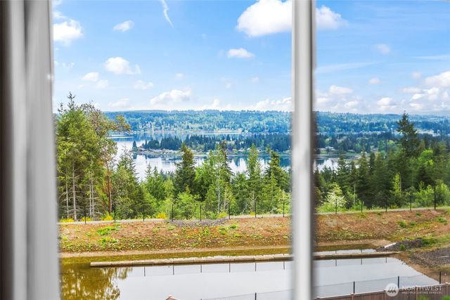 5550 NW Bonfire Court, Bremerton, WA 98312