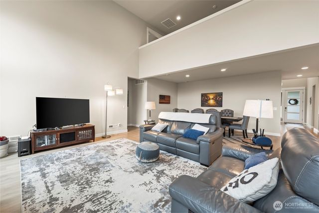 5550 NW Bonfire Court, Bremerton, WA 98312