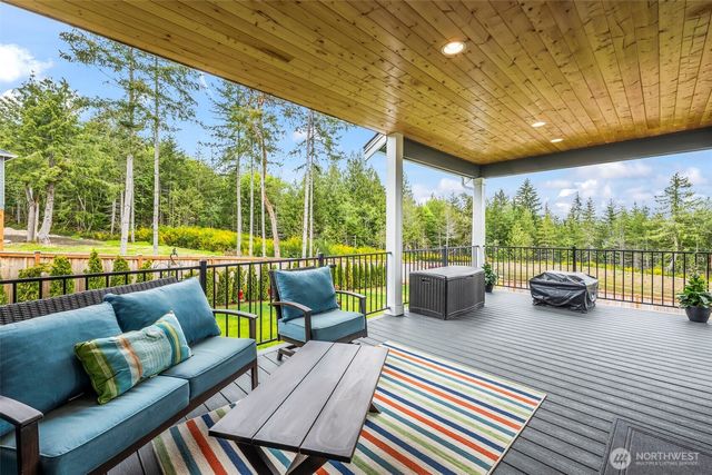 5550 NW Bonfire Court, Bremerton, WA 98312