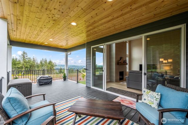 5550 NW Bonfire Court, Bremerton, WA 98312