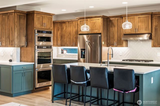 5550 NW Bonfire Court, Bremerton, WA 98312