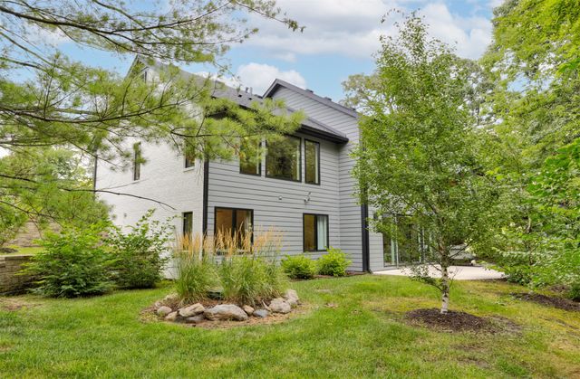 7363 NW Beaver Drive, Johnston, IA 50131