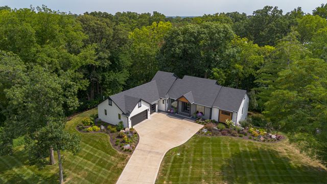 7363 NW Beaver Drive, Johnston, IA 50131