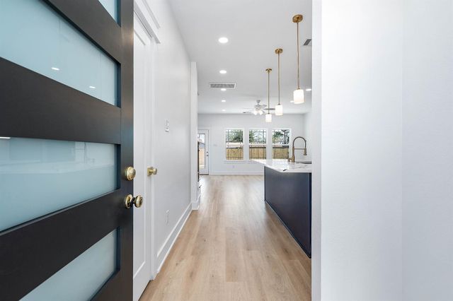 8602 Hoffman Street, Houston, TX 77016