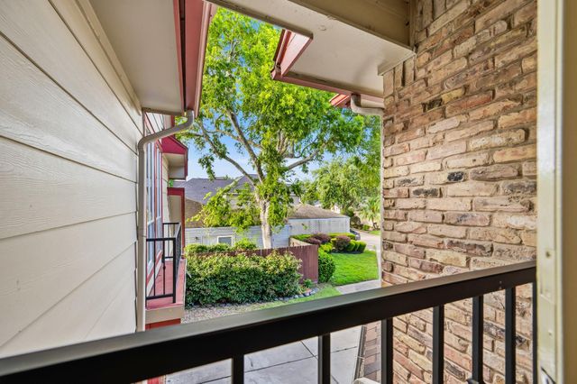 12800 Briar Forest Drive 106, Houston, TX 77077